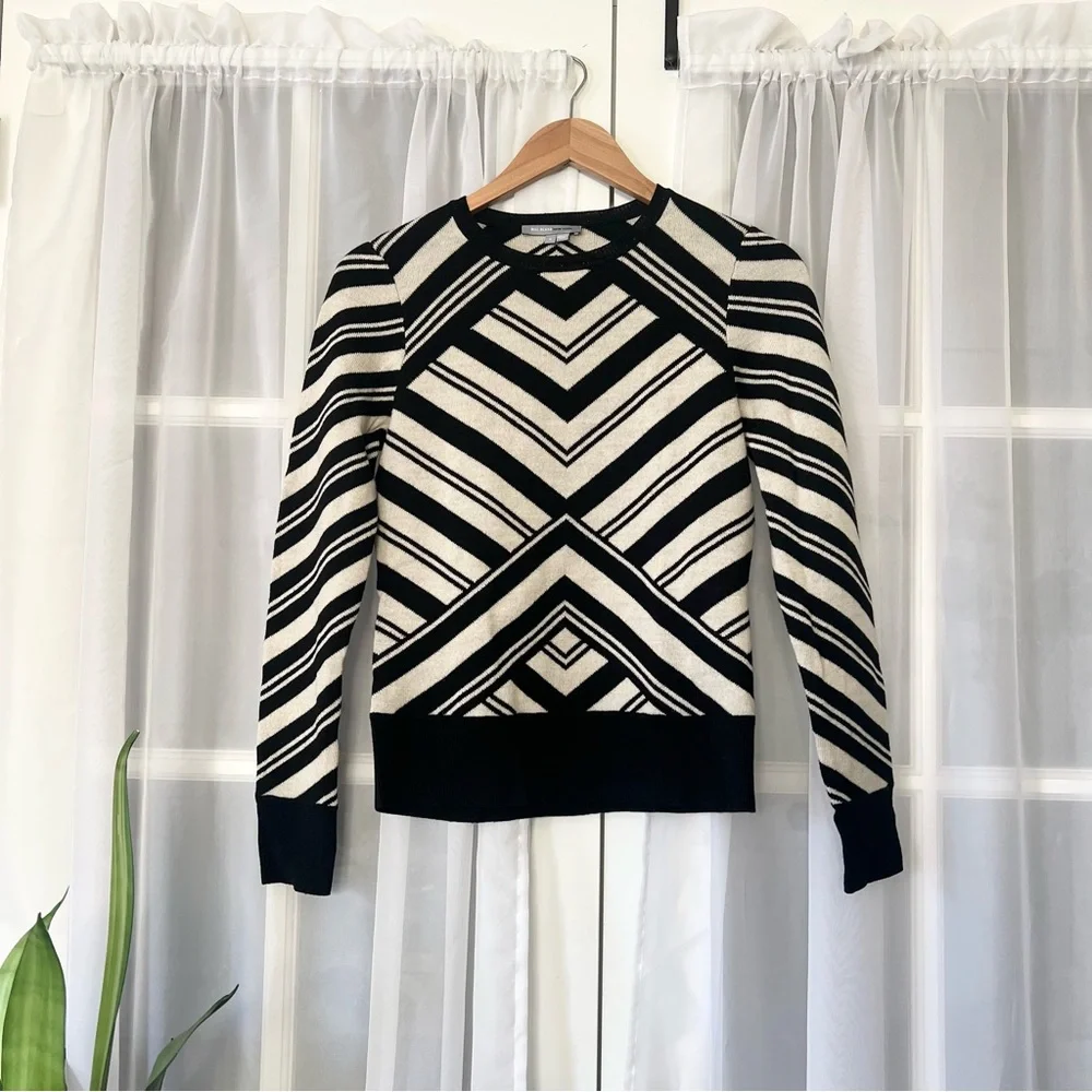Bill Blass Knitwear Cashmere Wool Cashwool Sweater Size Small - Picture 1 of 6